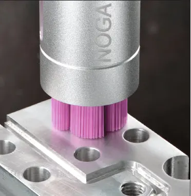 Kartáč všestranný povrchový pro odjehlení a povrchové leštění Ø 25,0 mm - zrno 3000 (tmavě růžový - pro pryskyřice a kompozitní materiály)