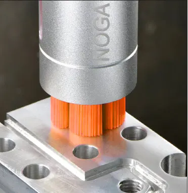 Kartáč všestranný povrchový pro odjehlení a povrchové leštění Ø 25,0 mm - zrno 600 (oranžový - pro tvrdokov, nerezovou ocel, superslitiny a titan)